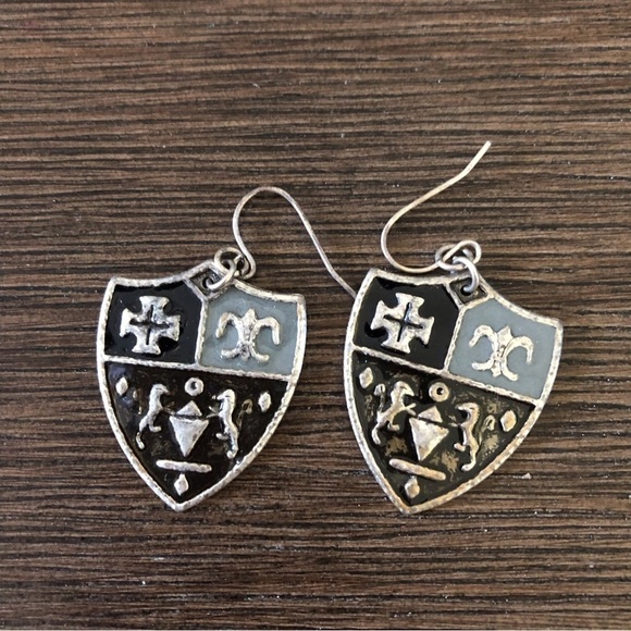 Twilight Edward crest fishhook earrings - Picture 1 of 1